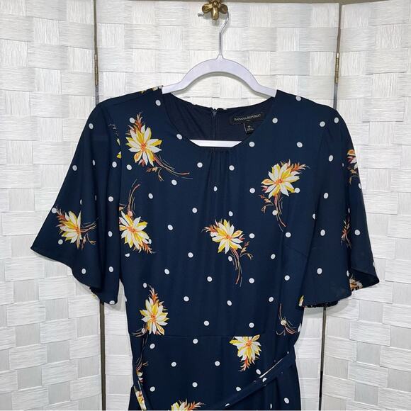 Banana Republic Flutter Sleeve Ruffled Fall Floral Dress Women’s Size 10 - Picture 2 of 12